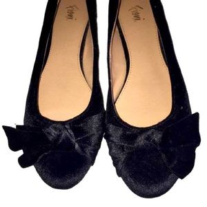 Fioni Black Bow Velvet Flats 9.5